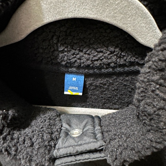 Old Navy black fleece medium pullover - Picture 4 of 4